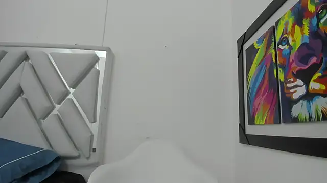 leslyylove online show from January 24, 2025, 3:11 am