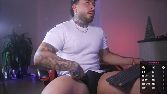 LeoSalvatore  online show from April 10, 2026, 1:33 am