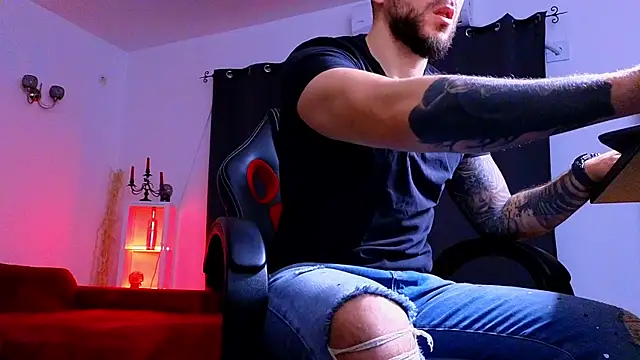 MightyAaron66 online show from November 29, 2025, 3:42 am