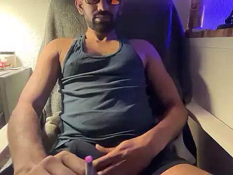 Snapshot of dominanthubby chatting on July 8, 2026, 10:25 pm dominanthubby online show from July 8, 2026, 10:25 pm