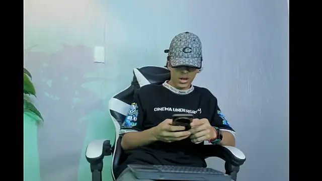 HeellBoy  online show from November 26, 2025, 2:56 am