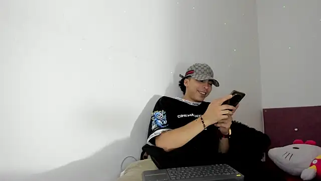 HeellBoy  online show from December 21, 2025, 1:13 am