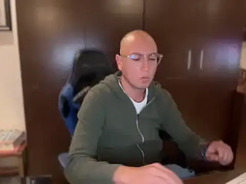 alanan881 online show from March 5, 2025, 1:42 am