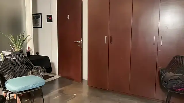 alanan881 online show from March 7, 2026, 2:08 am