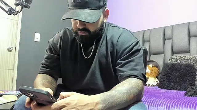 Snapshot of Lyon_vach chatting on April 5, 2026, 12:30 am Lyon vach online show from April 5, 2026, 12:30 am
