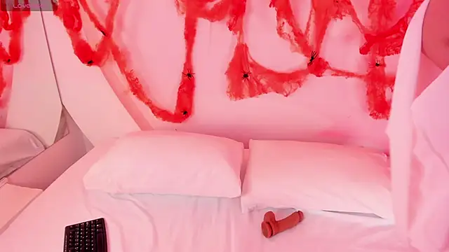 NanaOsaky online show from October 31, 2025, 11:55 am