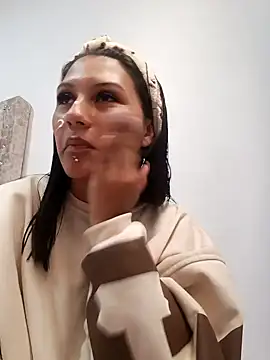 Snapshot of Nicky-7 chatting on December 4, 2024, 6:06 pm Nicky-7 online show from December 4, 2024, 6:06 pm