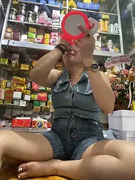 Snapshot of Cesywet chatting on March 14, 2025, 6:21 am Cesywet online show from March 14, 2025, 6:21 am