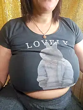 Snapshot of Foxlady2271 chatting on February 2, 2025, 1:45 am Foxlady2271 online show from February 2, 2025, 1:45 am