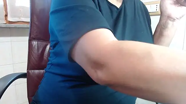 Snapshot of Foxlady2271 chatting on October 28, 2025, 12:19 pm Foxlady2271 online show from October 28, 2025, 12:19 pm