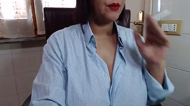 Snapshot of Foxlady2271 chatting on March 22, 2026, 11:13 am Foxlady2271 online show from March 22, 2026, 11:13 am