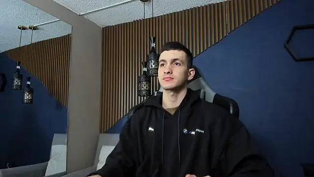 JacksonOlsenn online show from February 6, 2025, 12:16 pm