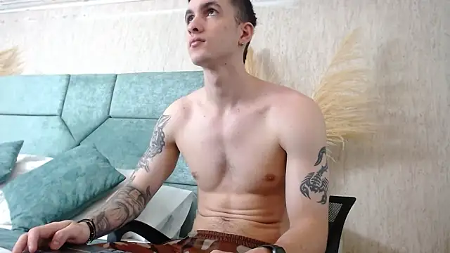 JacksonOlsenn online show from February 11, 2025, 12:16 pm