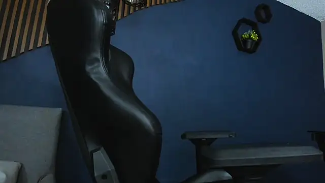 JacksonOlsenn online show from February 23, 2025, 7:49 pm