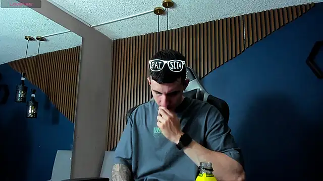 JacksonOlsenn online show from February 28, 2025, 2:09 pm