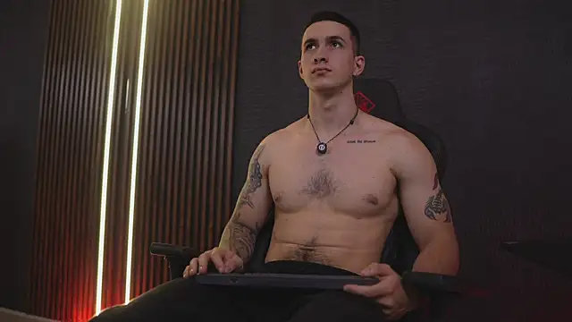 JacksonOlsenn online show from April 14, 2026, 8:37 pm