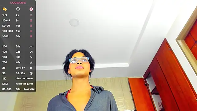 evelyn wine online show from February 27, 2025, 11:04 pm