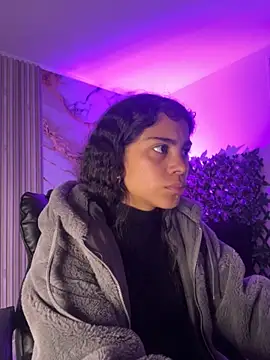 NINA 18 YEARS online show from November 16, 2025, 7:52 pm