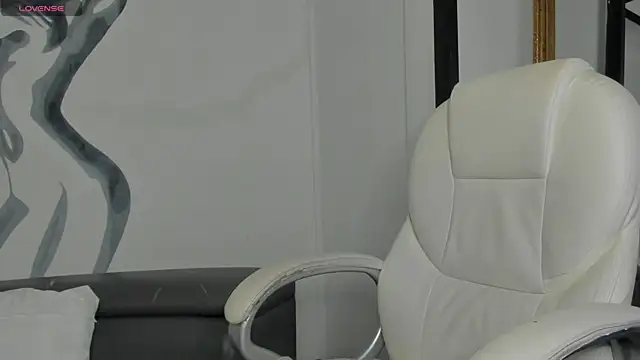 TinaJonnes  online show from March 11, 2025, 8:52 am