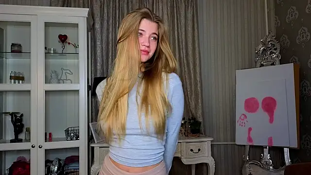 Snapshot of AnneFoxy chatting on November 7, 2025, 7:41 am AnneFoxy online show from November 7, 2025, 7:41 am