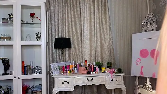 AnneFoxy online show from March 4, 2026, 7:25 am