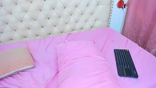 Kim Eli online show from December 19, 2024, 10:32 pm