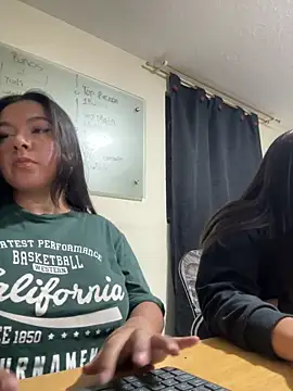 Snapshot of Catherine_summer1 chatting on January 5, 2025, 1:35 am Catherine summer1 online show from January 5, 2025, 1:35 am