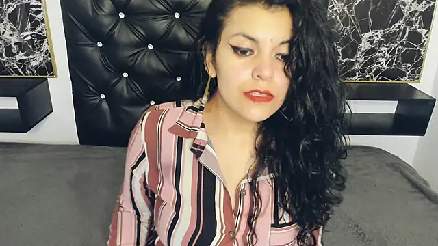 scarlett w0lf online show from February 5, 2025, 3:20 pm