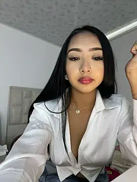 SOPHIACANDY19  online show from June 7, 2026, 10:35 pm
