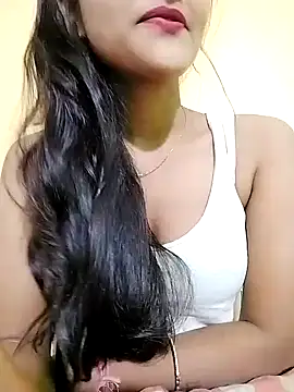 MISSQUEEN48 online show from December 6, 2024, 9:10 am