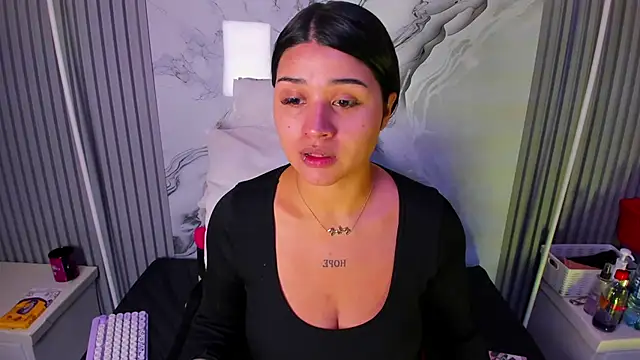 venusowen  online show from May 11, 2026, 1:17 pm