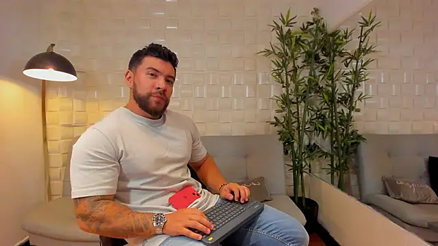 Snapshot of _dreammr1_ chatting on January 14, 2025, 10:34 pm dreammr1 online show from January 14, 2025, 10:34 pm