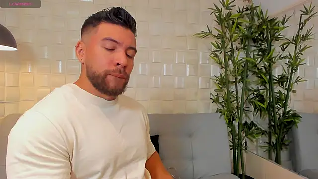 Snapshot of _dreammr1_ chatting on January 21, 2025, 12:15 am dreammr1 online show from January 21, 2025, 12:15 am