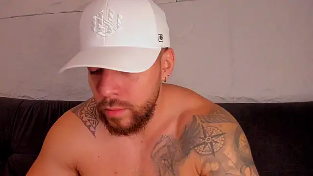 Snapshot of _dreammr1_ chatting on October 15, 2025, 3:12 pm dreammr1 online show from October 15, 2025, 3:12 pm