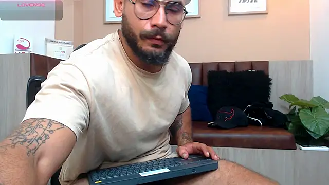 hanz col online show from March 8, 2025, 11:37 am