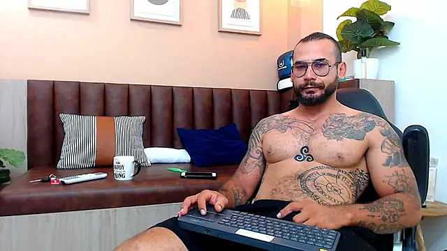 hanz col online show from March 19, 2025, 9:28 am