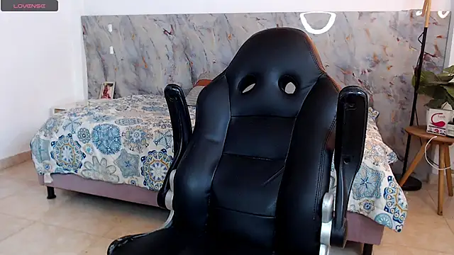 hanz col online show from December 4, 2025, 3:49 am