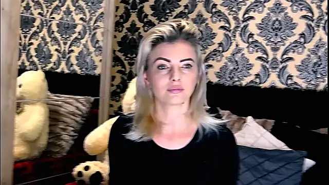 Snapshot of Aly_girl1 chatting on December 3, 2024, 10:39 am Aly girl1 online show from December 3, 2024, 10:39 am