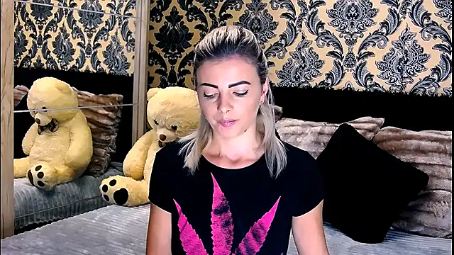 Snapshot of Aly_girl1 chatting on December 28, 2024, 10:25 am Aly girl1 online show from December 28, 2024, 10:25 am