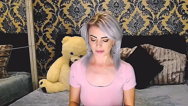 Snapshot of Aly_girl1 chatting on February 6, 2025, 10:59 am Aly girl1 online show from February 6, 2025, 10:59 am