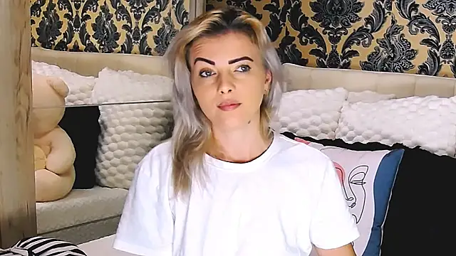 Snapshot of Aly_girl1 chatting on October 13, 2025, 8:36 am Aly girl1 online show from October 13, 2025, 8:36 am