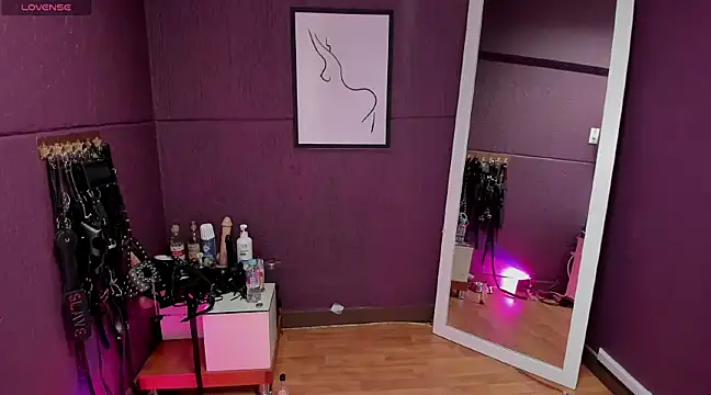 julietta escobar online show from February 3, 2025, 6:49 pm