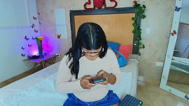 mialopez52 online show from July 8, 2026, 6:23 pm