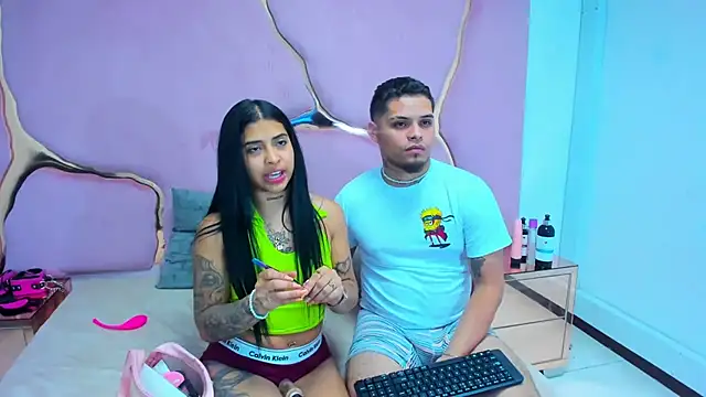 Snapshot of MelissaAndZeuss chatting on December 22, 2024, 4:28 am MelissaAndZeuss online show from December 22, 2024, 4:28 am