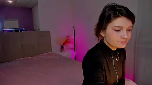 Laura Leee online show from February 21, 2025, 6:29 am