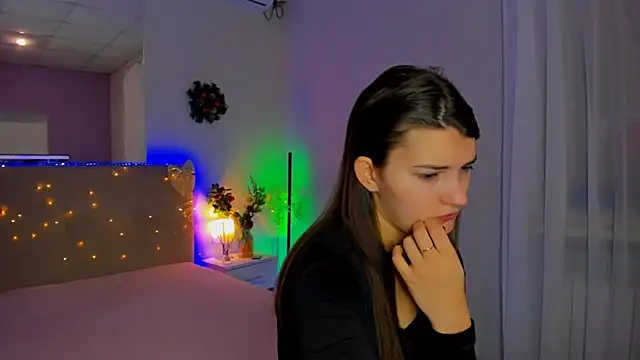 Laura Leee online show from January 14, 2026, 6:19 am