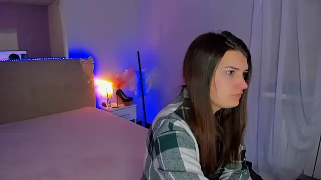 Laura Leee online show from February 11, 2026, 6:07 am