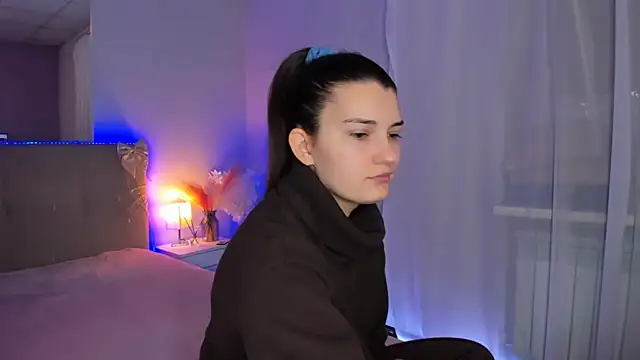 Laura Leee online show from February 20, 2026, 6:26 am