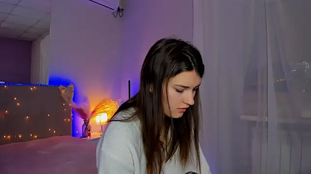 Laura Leee online show from March 22, 2026, 6:06 am