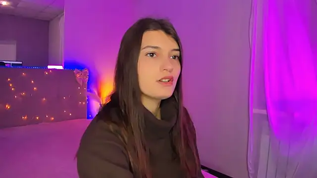 Laura Leee online show from April 20, 2026, 4:59 am